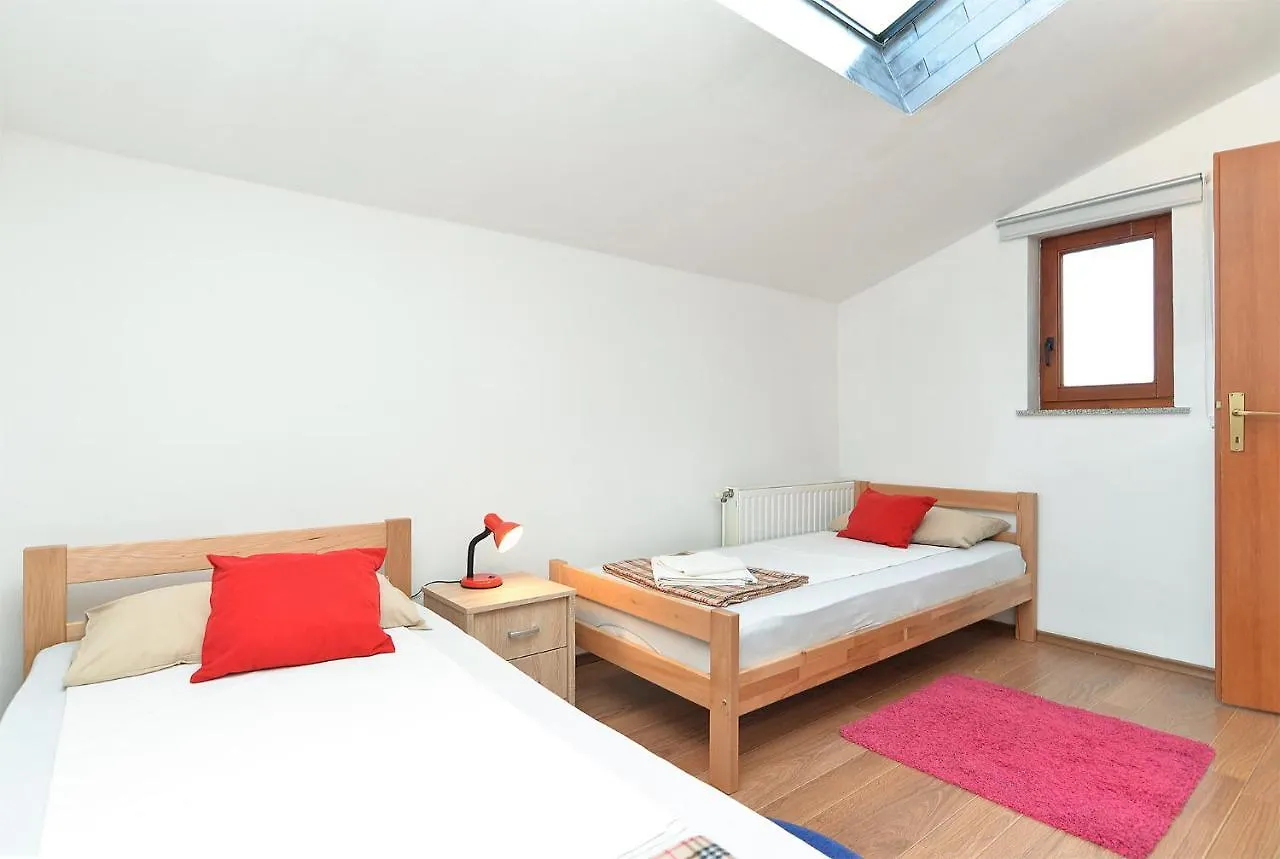 Apartment Puzar 295 Stinjan Croatia